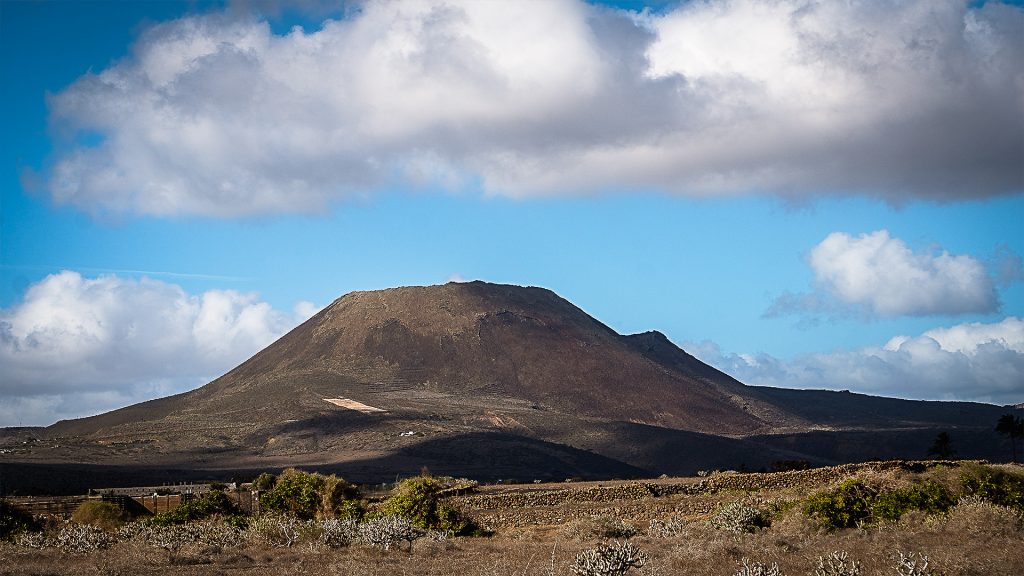 Lanzarote Landschfta mit Vulkan Foto Frank Latz ICUart
