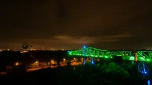 Landschaftspark Duisburg-Nord bei Nacht: Langzeit- & Nachtfotografie 4 LAPADU, Ausleger Brücke bei nacht bund beleuchtet.